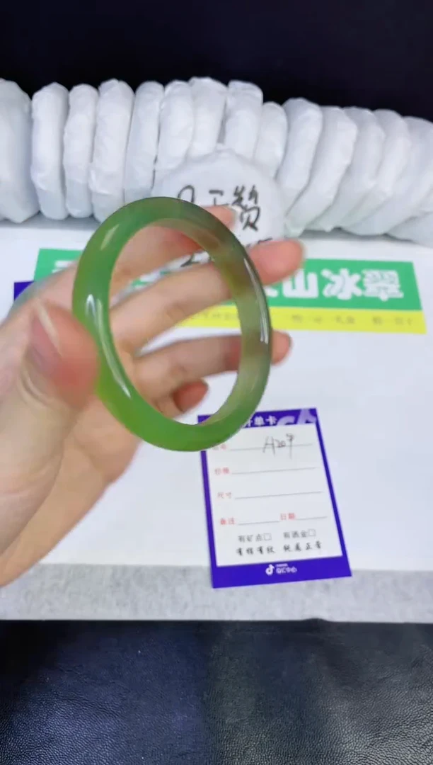 【闪购商品】石英质玉手镯未镶嵌A209-57
