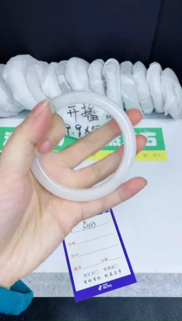 【闪购商品】石英质玉手镯未镶嵌A133-61