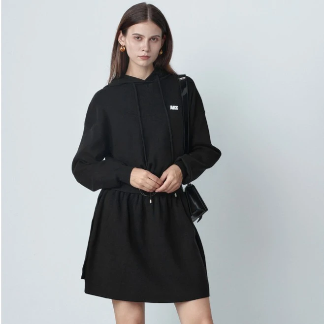 S·DEER圣迪奥抽绳连帽撞色字母收腰中长款时尚针织衫S221Z3516