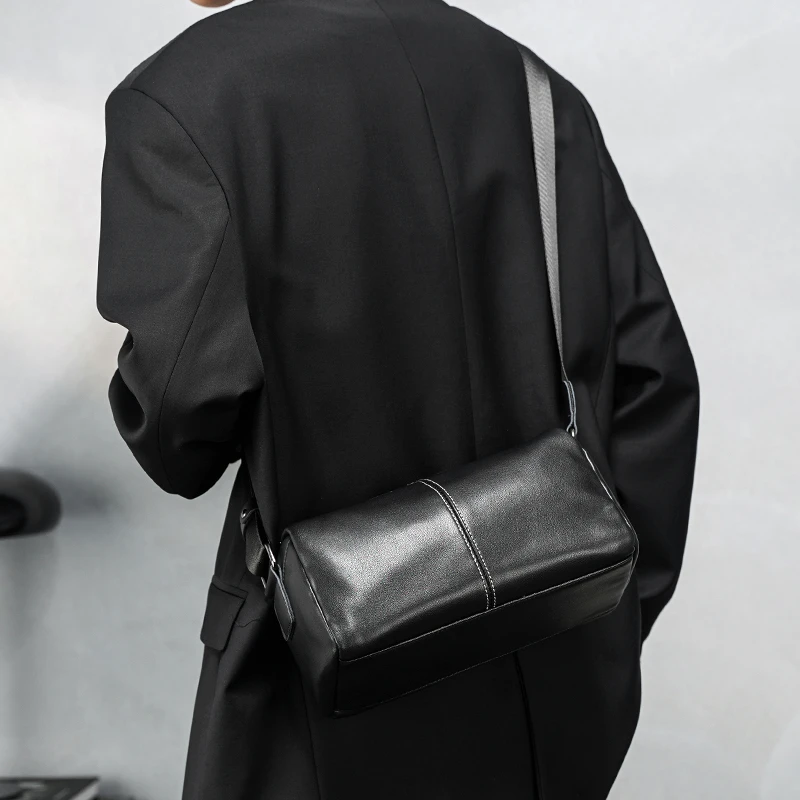 牛皮男包时尚通勤男士单肩包新款斜挎小众枕头包小方包复古男包