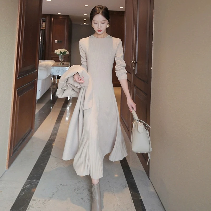 秋冬新款法式气质瘦黑色长袖针织衫连衣裙韩版洋气百搭圆领裙子女