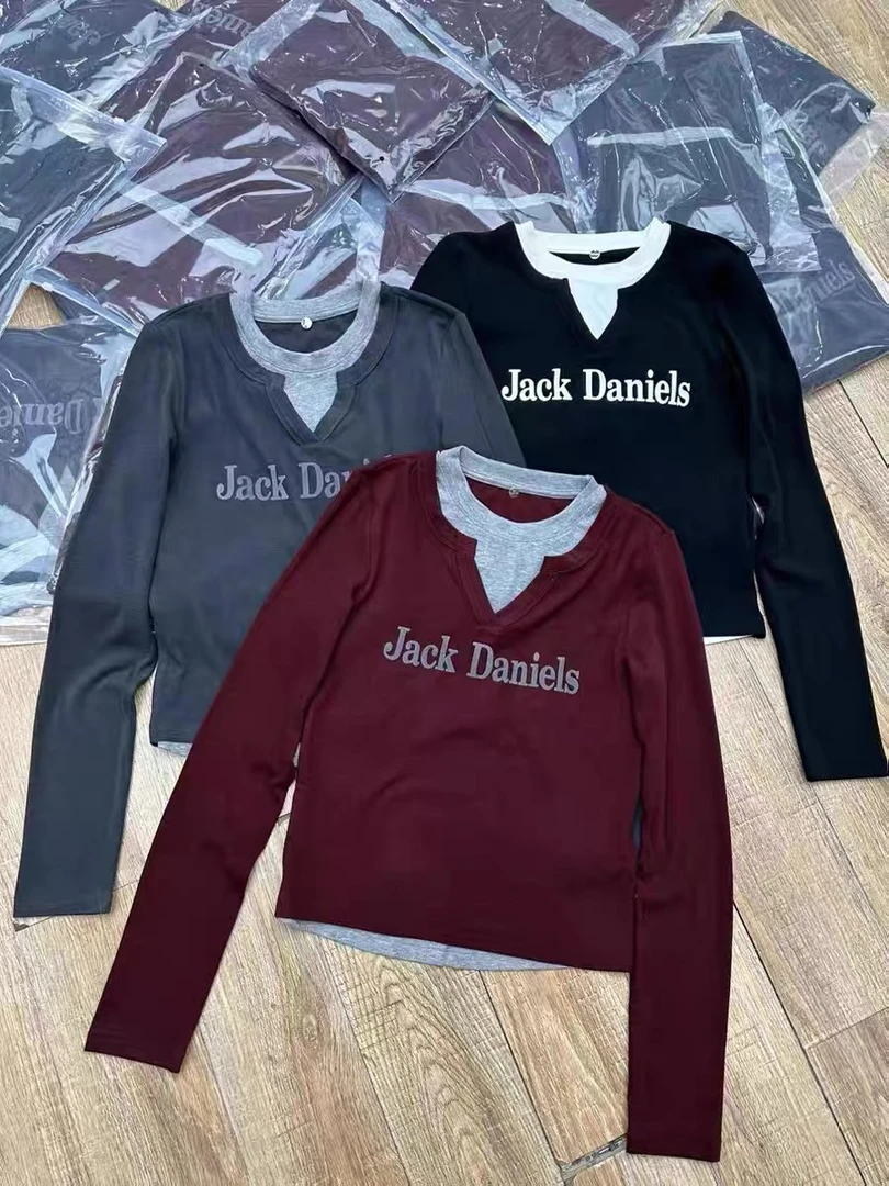 Jack撞色字母拼接小V字领长袖T