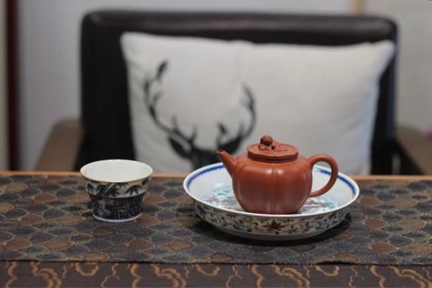 春祺堂 朱泥全手筋纹狮球壶 摹清中期经典器型