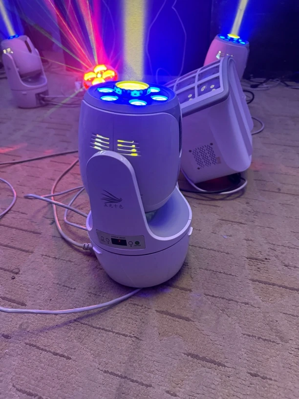 9新 五光十色9100摇头灯一台