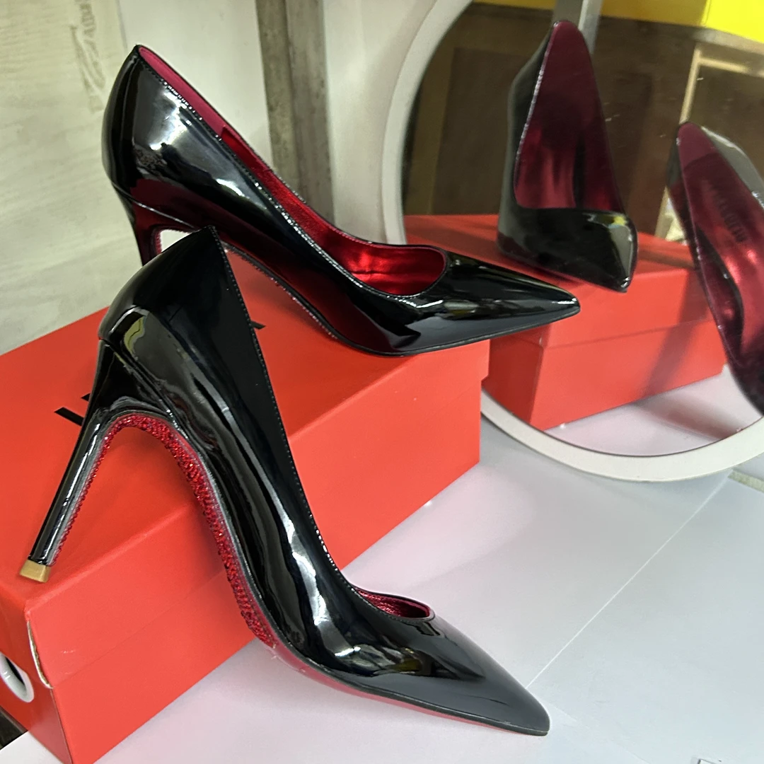 红底高跟鞋女黑色漆皮性感细跟尖头网红小众气质名媛大码小码职业