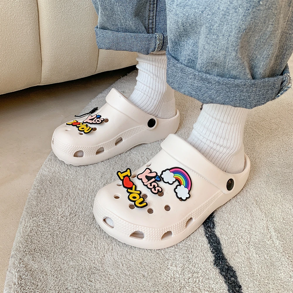 卡通洞洞鞋女夏季休闲外穿2022新款厚底两穿沙滩2025独特漂亮睡衣