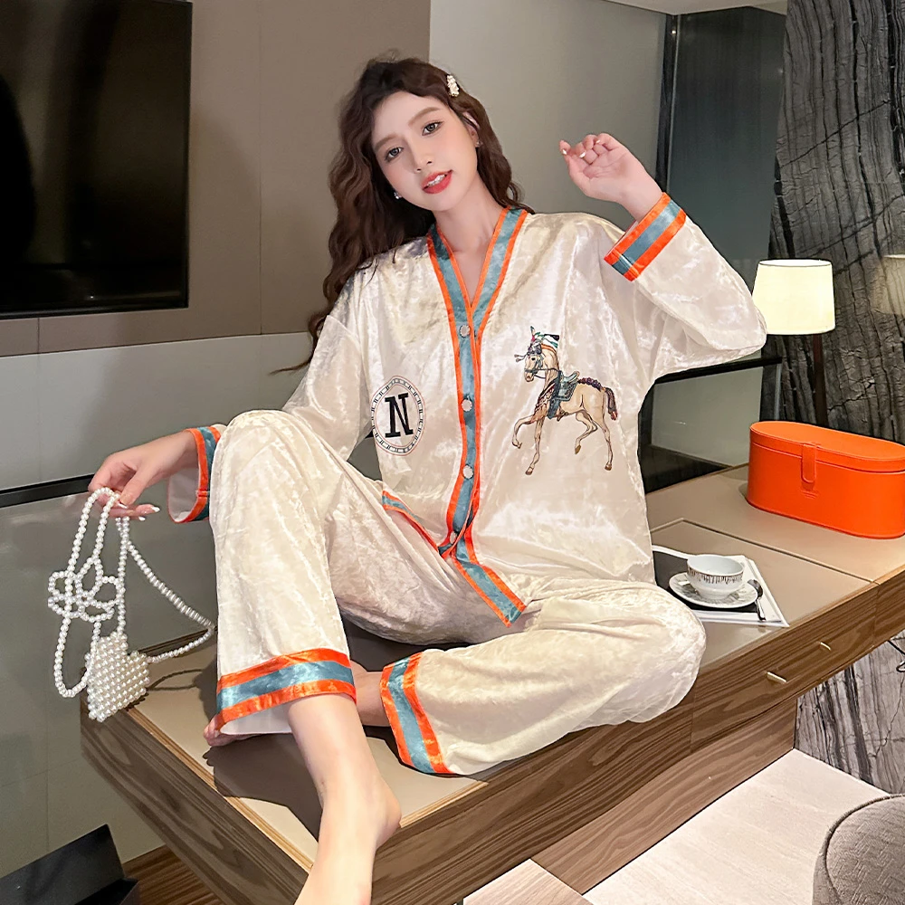 带胸垫2025年新款金丝绒睡衣女春秋季长袖可爱卡通秋冬家居服套装