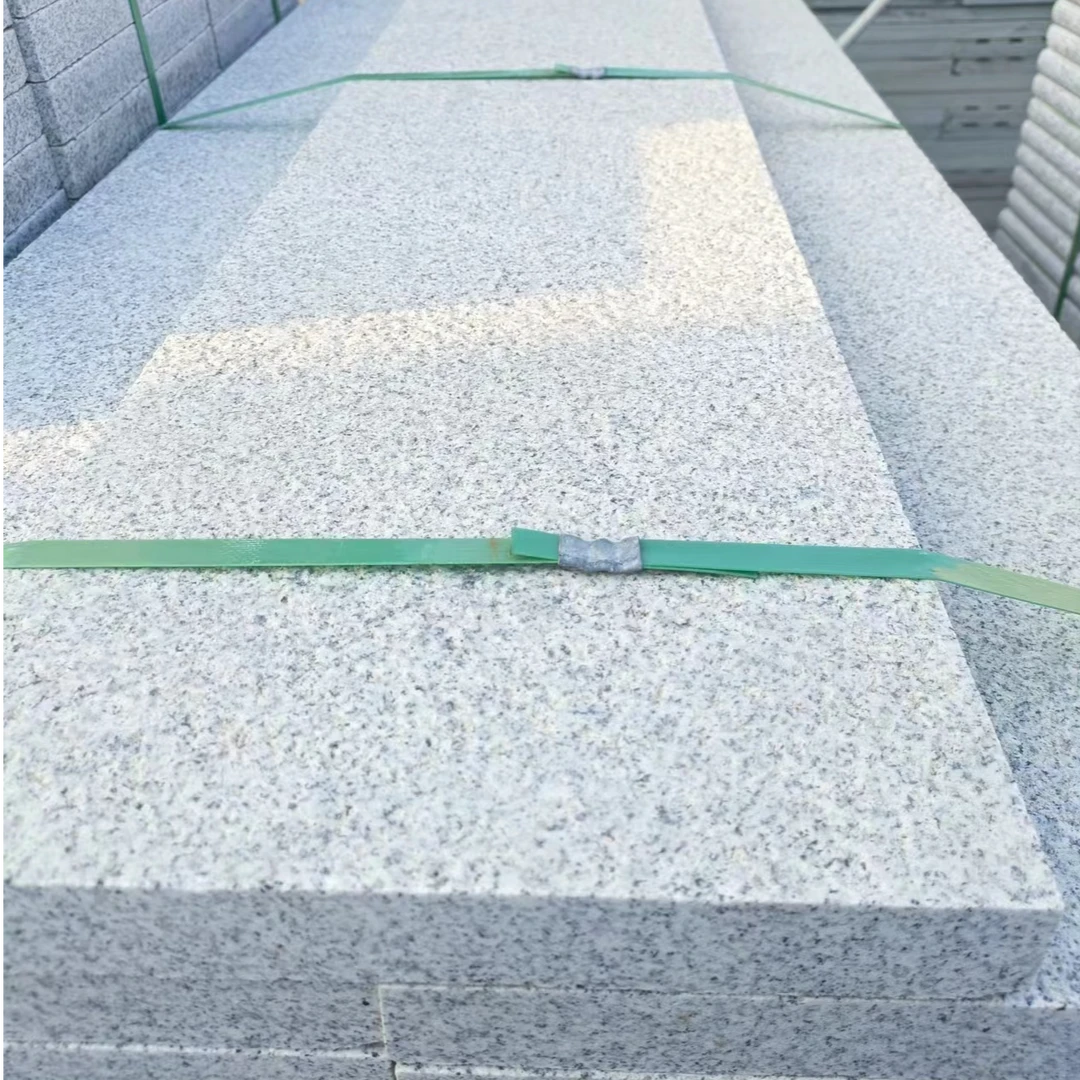 花岗岩路沿石沟盖板广场公园工程矿山一体芝麻黑黄锈石景观定制石