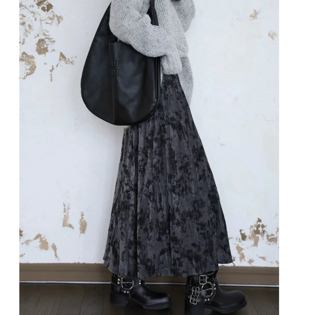 慵懒风高级感垂顺褶皱水墨画a字大摆裙秋冬新款设计感百搭半身裙