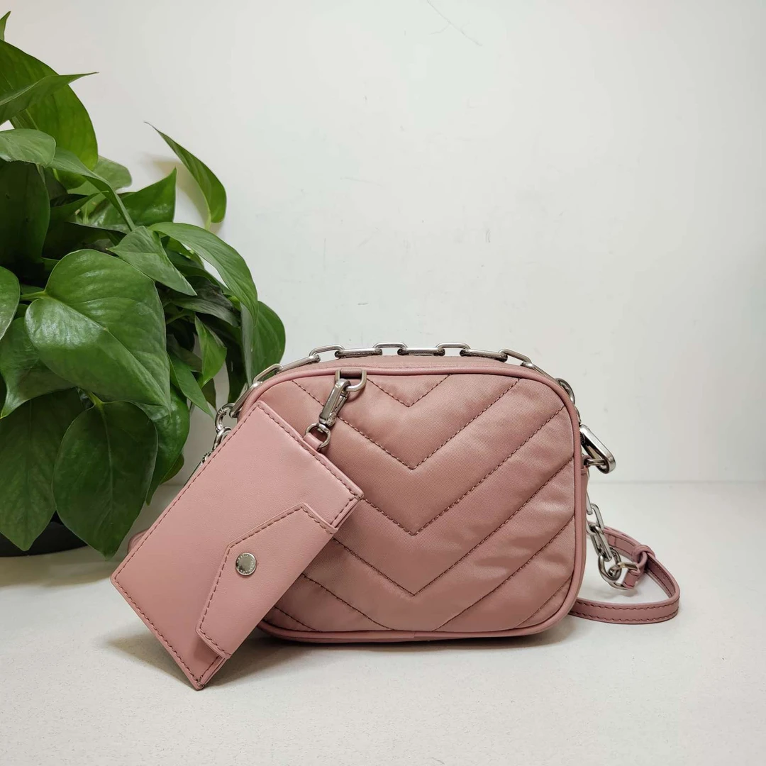 95新 CK&LA CK 尺寸：18x14x6 编码：7974569