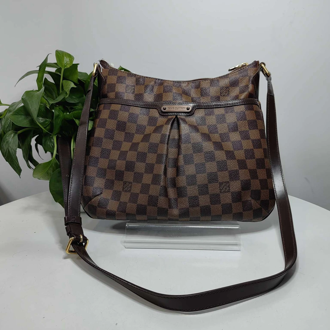 95新 LV Lv棋盘格斜挎（11年）  尺寸：35x27 编码7841166