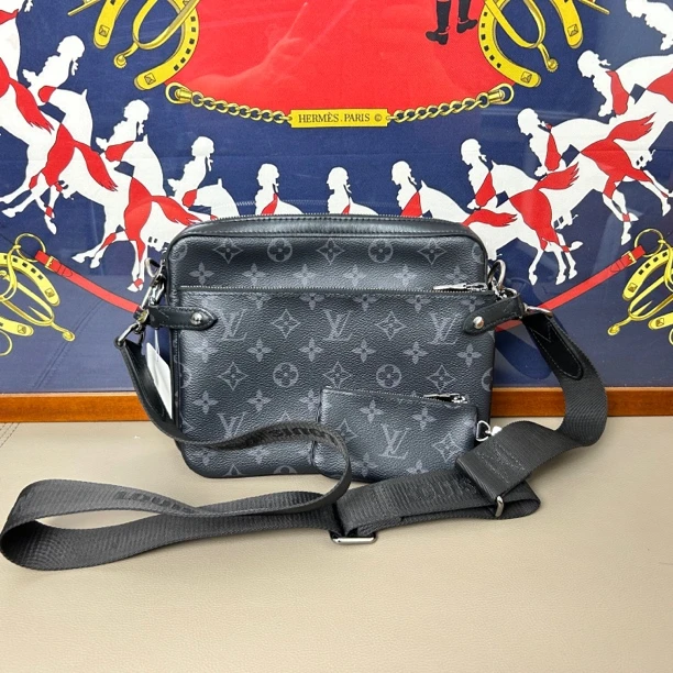 95新 LouisVuitton/路易威登 LV三合一邮差包25x19x7编码:9032346