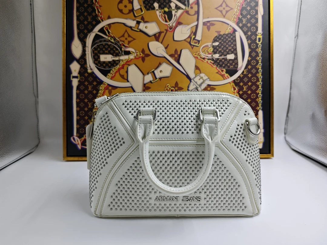95新 GIORGIO ARMANI/阿玛尼 手提包 尺寸：25x19x11 编码：8046374