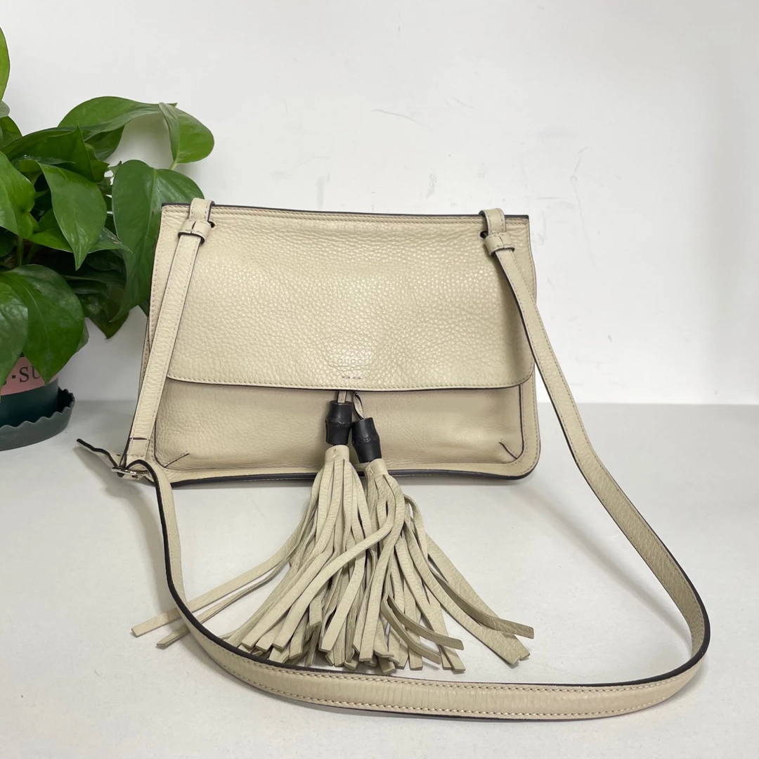 95新 GUCCI/古驰 Gucci/古驰流苏全皮白，尺寸30x23 编码7838031
