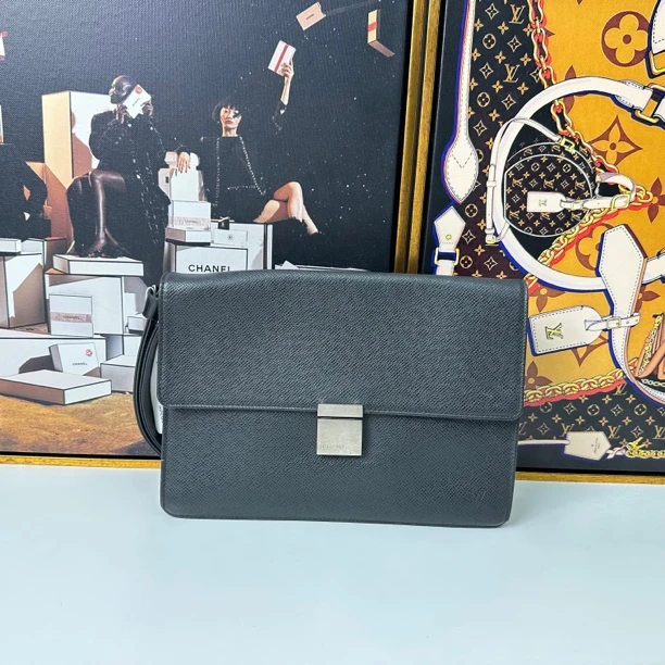 95新 LV LV手拿包 经典黑色男士手拿包尺寸:26x17 编码:7892719