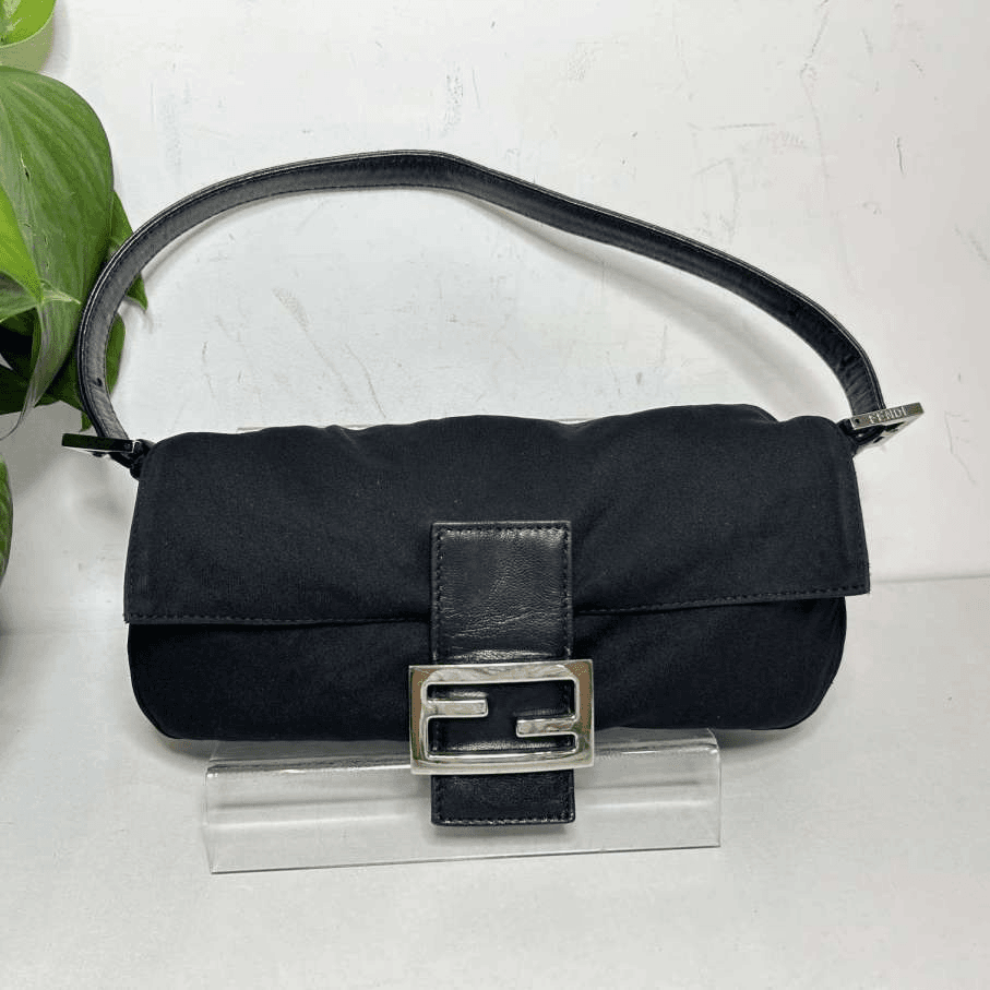 95新 FENDI/芬迪 时尚黑色轻奢腋下包 尺寸:25x12 7879347