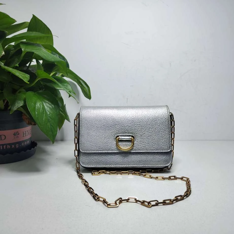 95新 BURBERRY/博柏利 银色链条单肩包 19x13x4 专柜8400 8398594