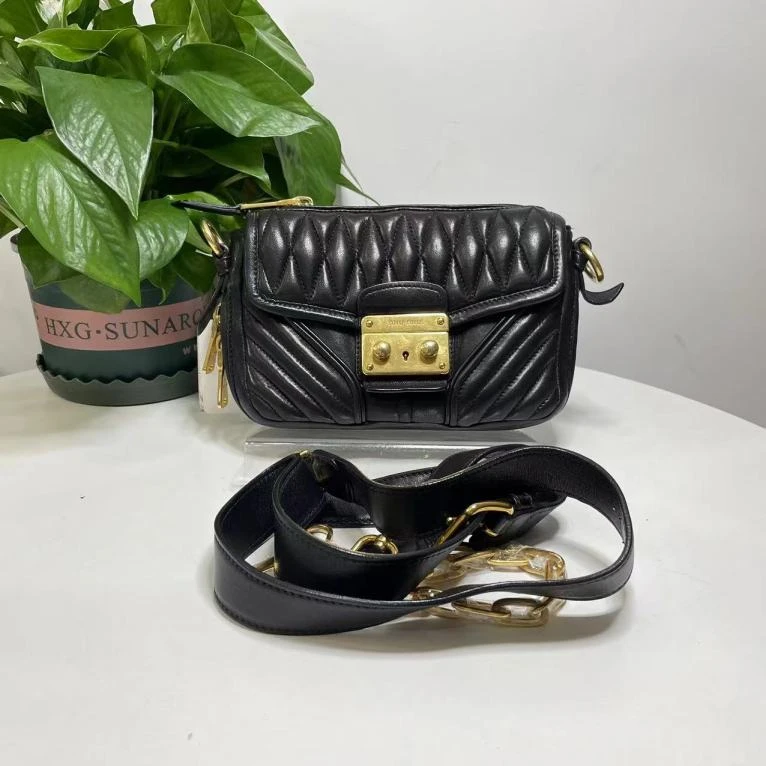 95新 MIU MIU/缪缪 时尚小香风褶皱口盖包金扣尺寸：16X23 7790865