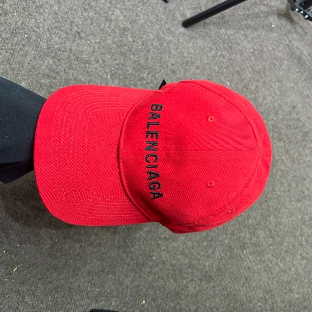 全新未使用 Balenciaga/巴黎世家 红色鸭舌帽 L码