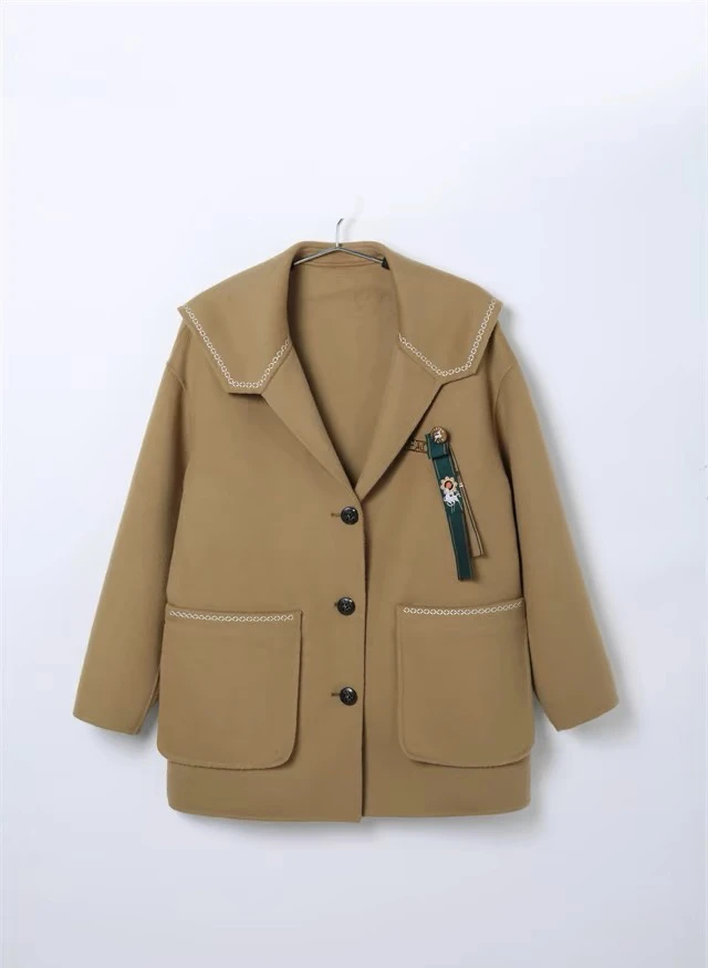 保藏口袋翻领大衣（无配饰）