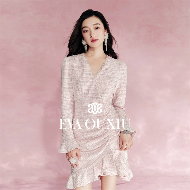 EVA OUXIU/伊华欧秀气质V领时尚长袖格纹针织连衣裙43KAQ5149