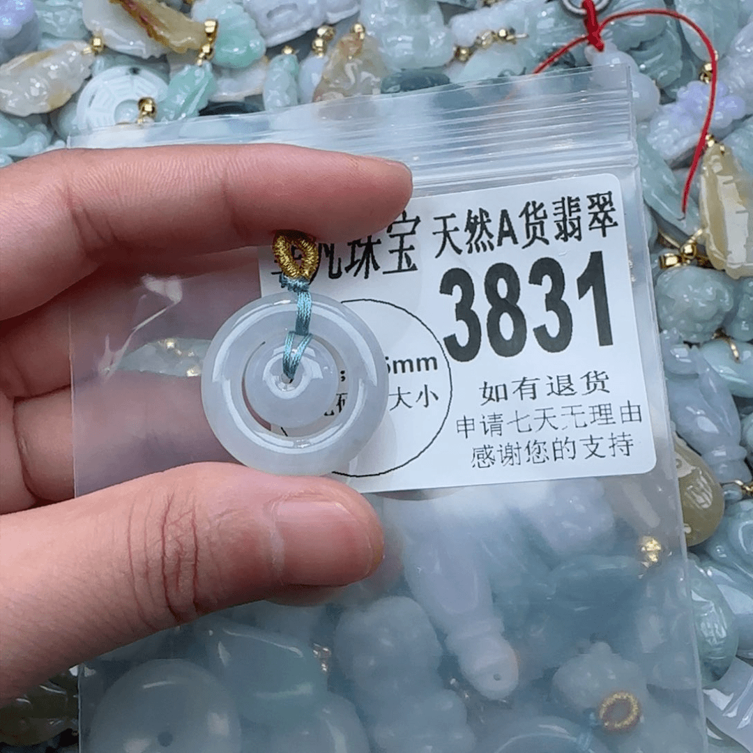 翡翠颈饰未镶嵌3831。