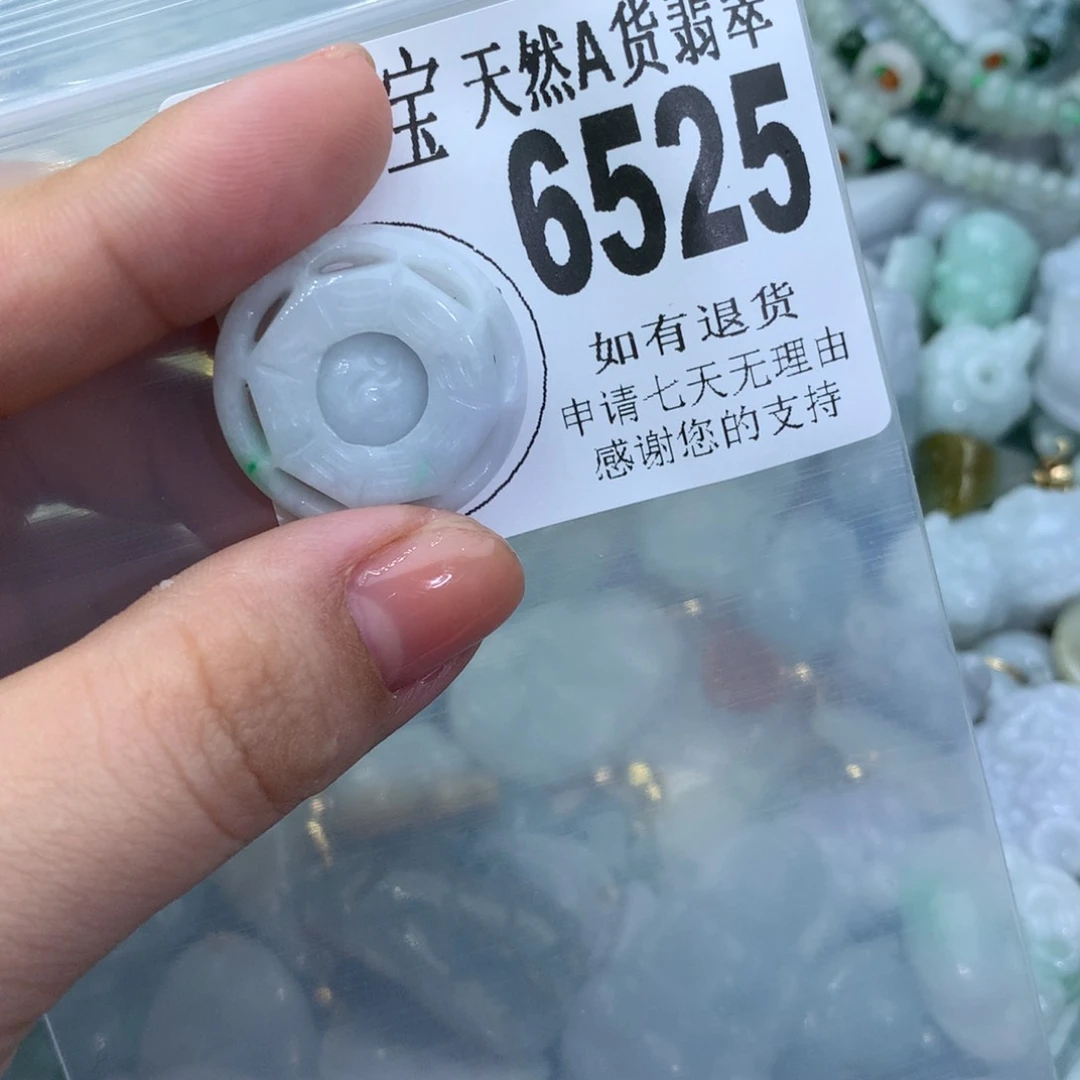 翡翠颈饰未镶嵌6525。