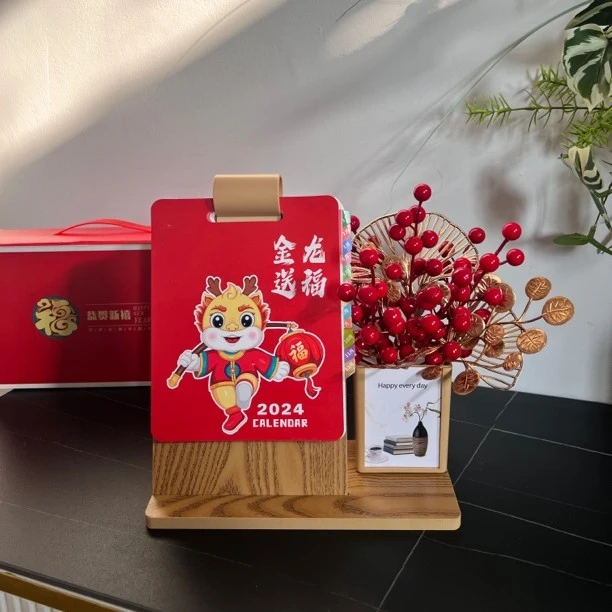创意2024年台历仿真红豆北美冬青浆果发财果假花