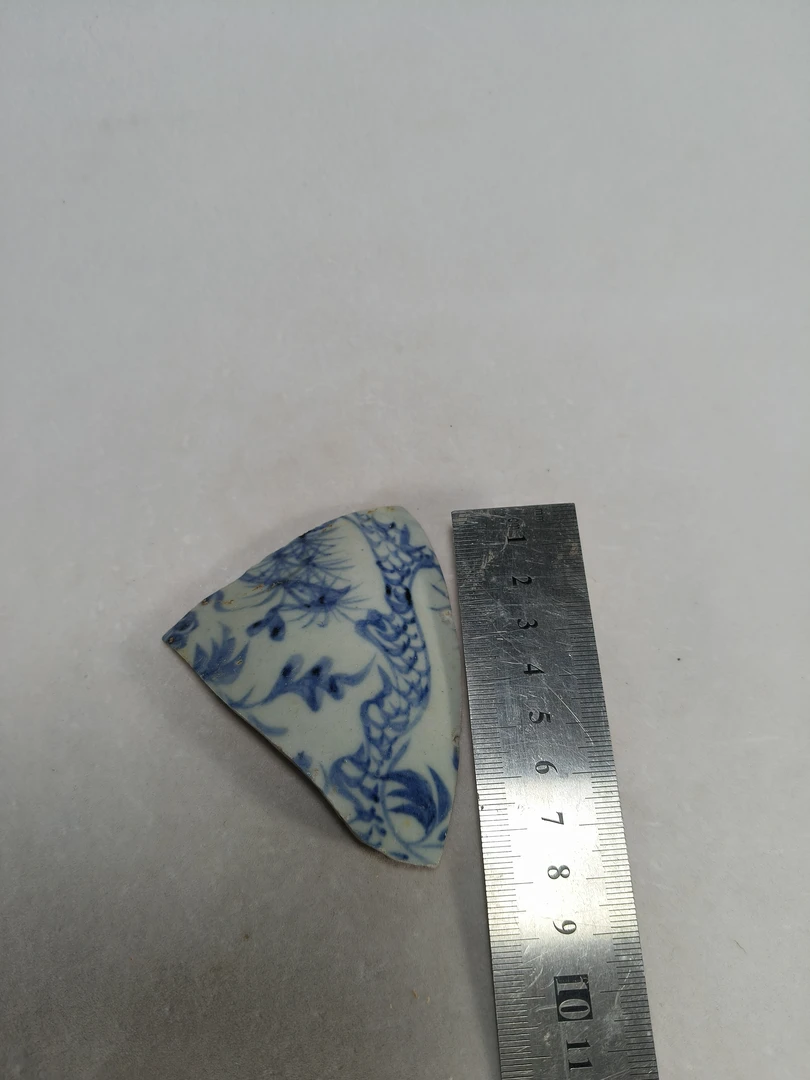 青花，松树纹，玉壶春瓶子残器瓷片。