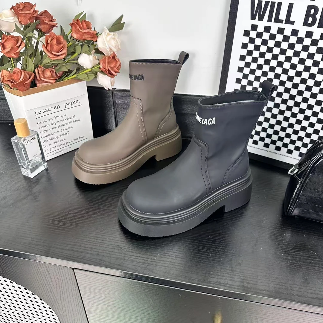 秋冬新品经典时尚百搭休闲中筒马丁靴英伦风气质软底冷粘工艺1812