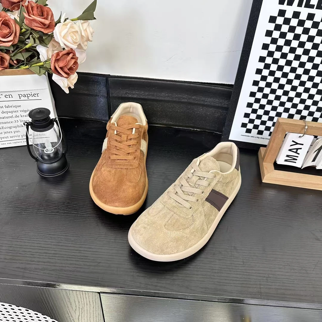 冬季新品经典时尚百搭休闲板鞋女个性气质雅丹风冷粘工艺8012