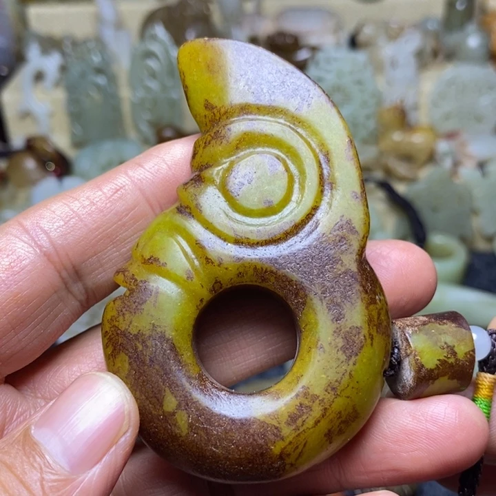 和田玉挂件足铂镶嵌