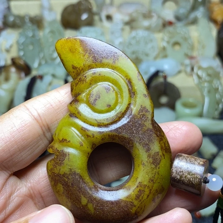 和田玉挂件足铂镶嵌