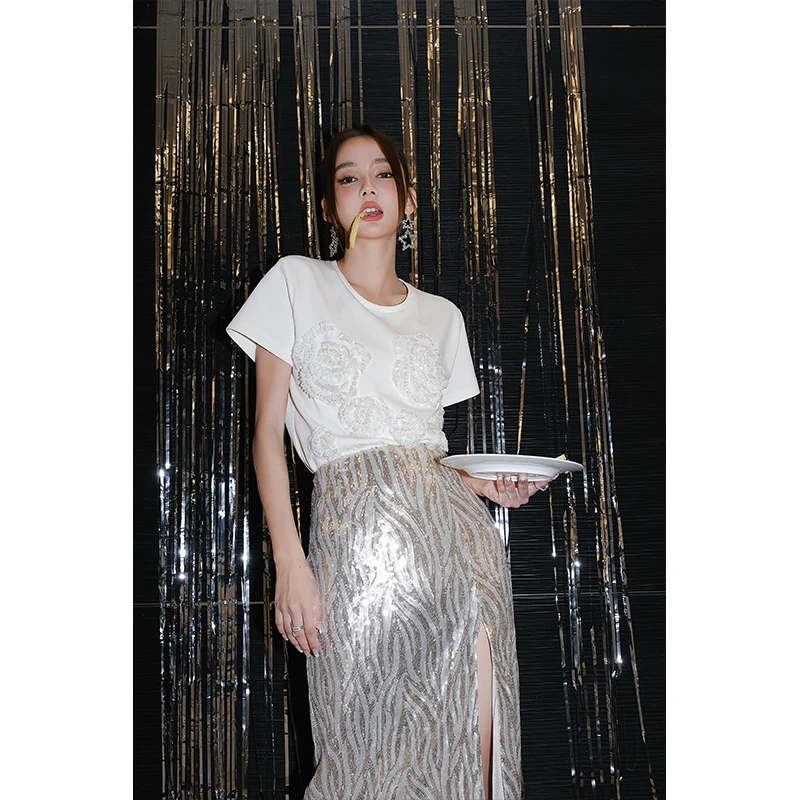 Wardrobes By Chen 精致纯⼿⼯钉珠绣花T恤LE22SS06001