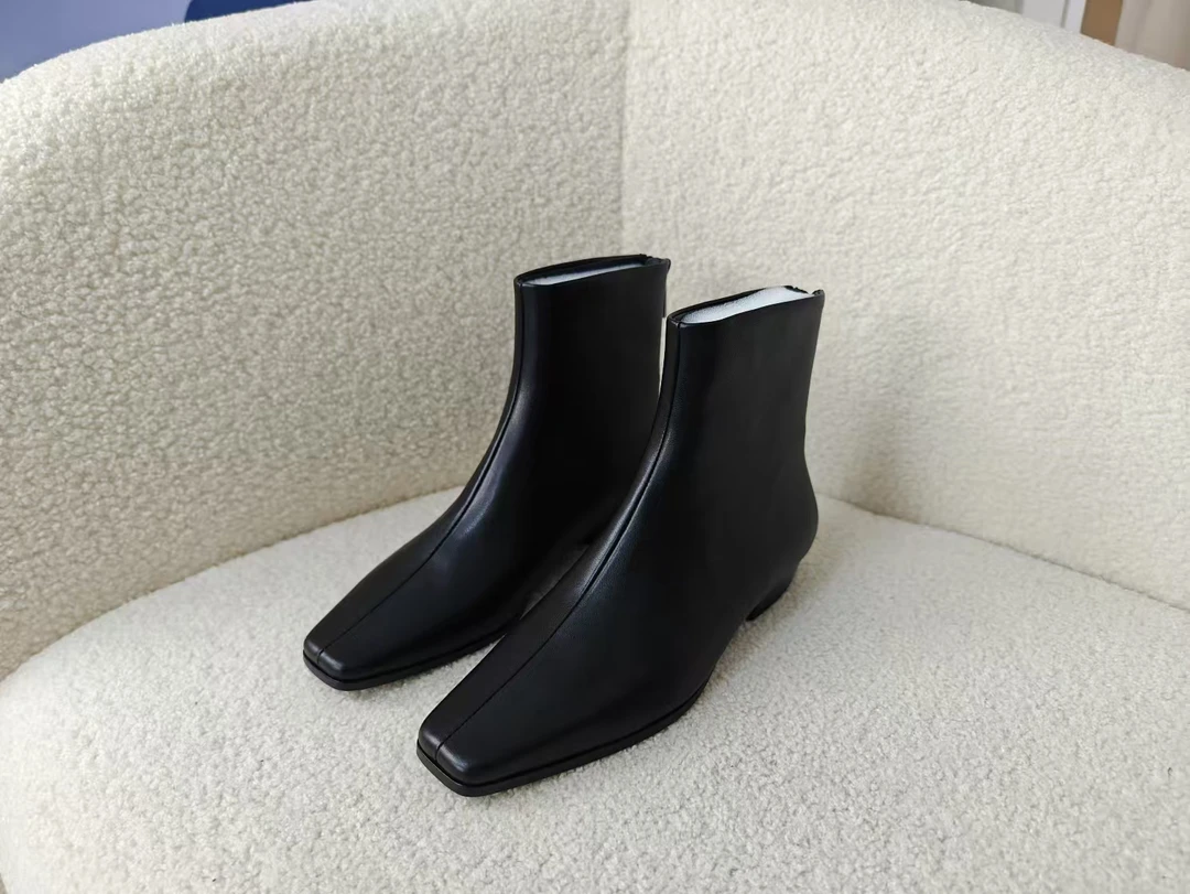 老王甄选 冬季新款 气质时尚简约款真皮大底女士短靴