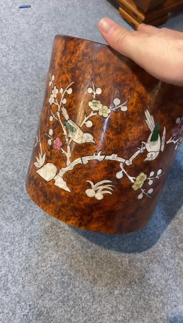 【闪购商品】花梨木类木雕笔筒一个直径30