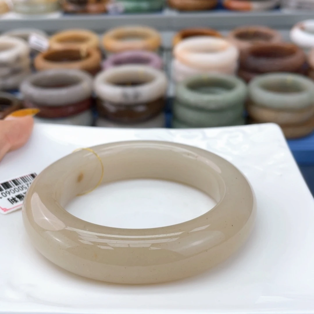 【闪购商品】石英质玉手镯未镶嵌