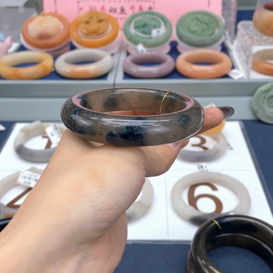 【闪购商品】石英质玉手镯未镶嵌?****n