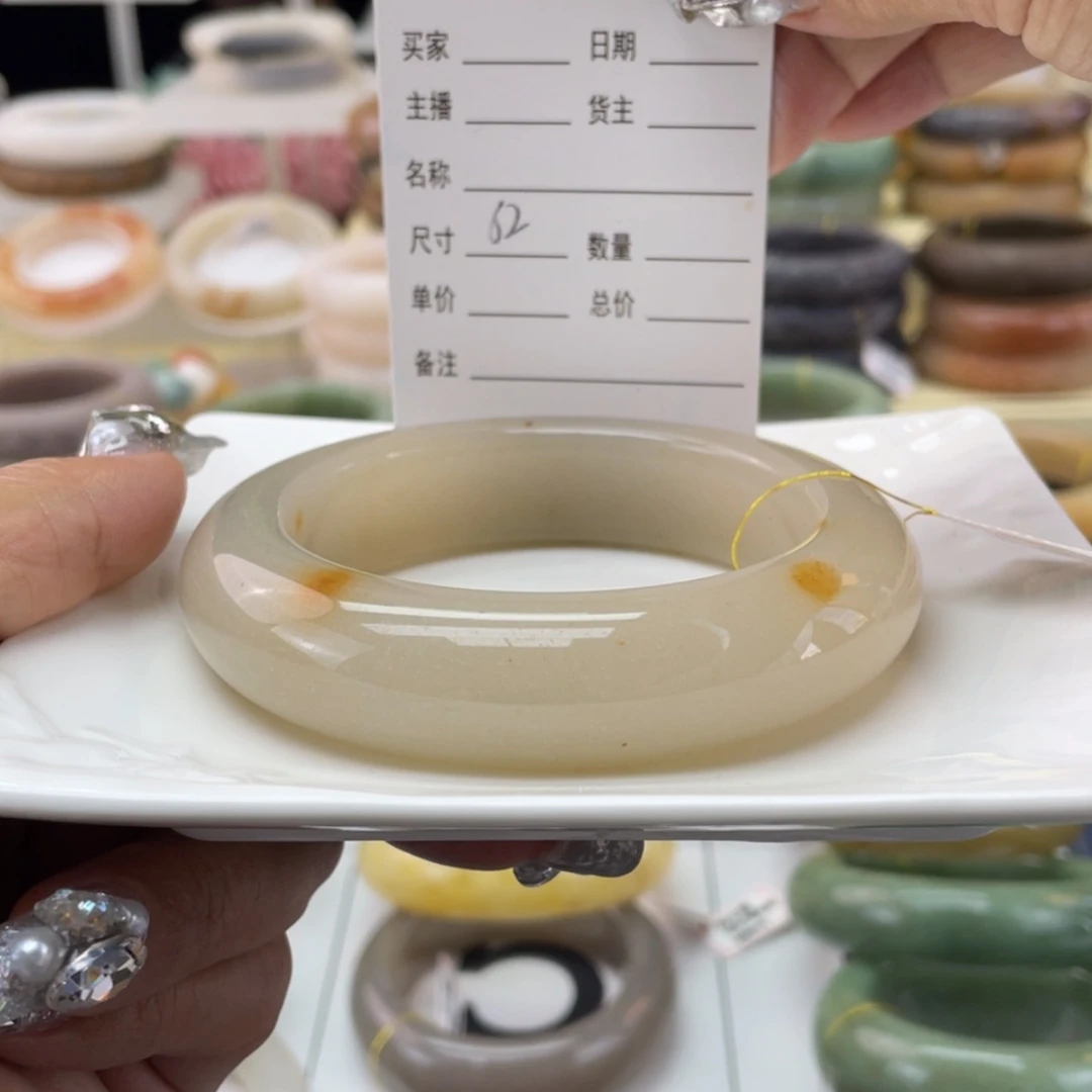 【闪购商品】石英质玉手镯未镶嵌