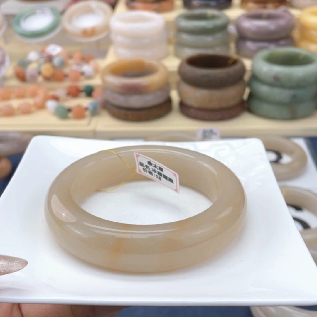 【闪购商品】石英质玉手镯未镶嵌紫**精