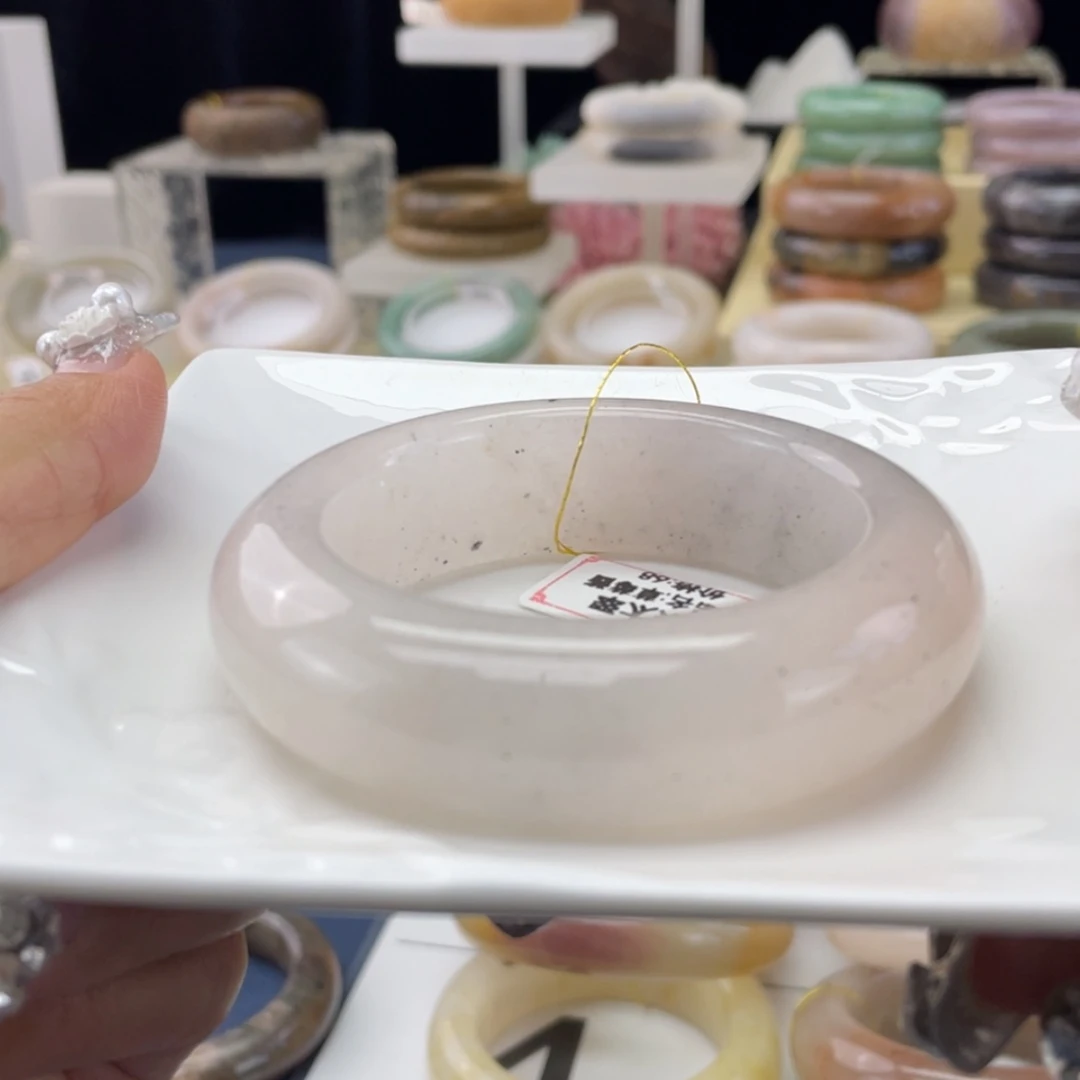 【闪购商品】石英质玉手镯未镶嵌