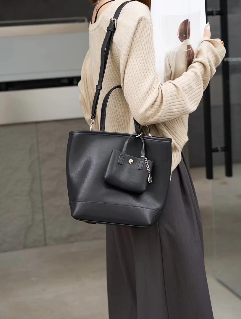 女士轻奢真皮时装包，大众休闲时尚潮流经典百搭款，手提肩背斜挎。