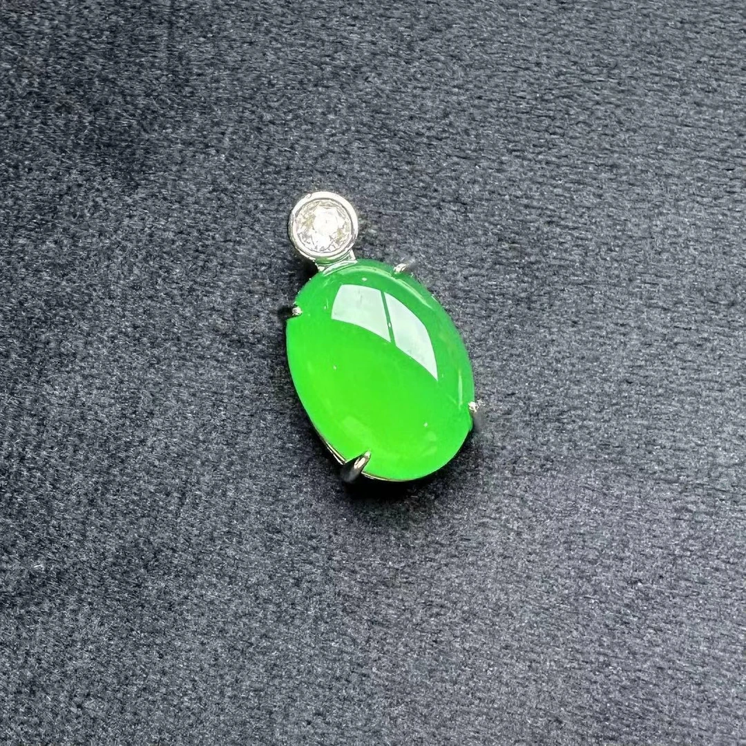 玉小安珠宝冰透饱满无纹无裂小鸽子蛋吊坠