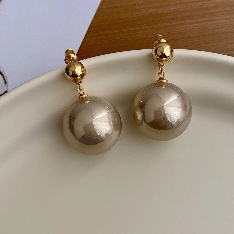 轻奢大珠珠优雅气质高级感耳环女小众设计金属耳钉ins潮新款耳饰
