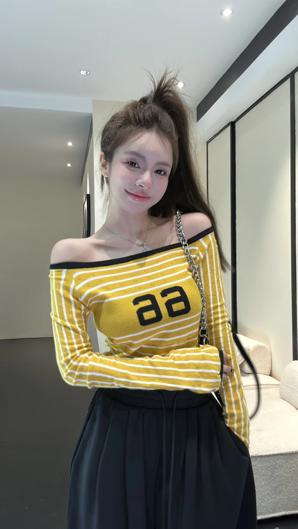 HuiHui【数字人生】一字肩条纹字母针织衫女紧身短上衣(A737）