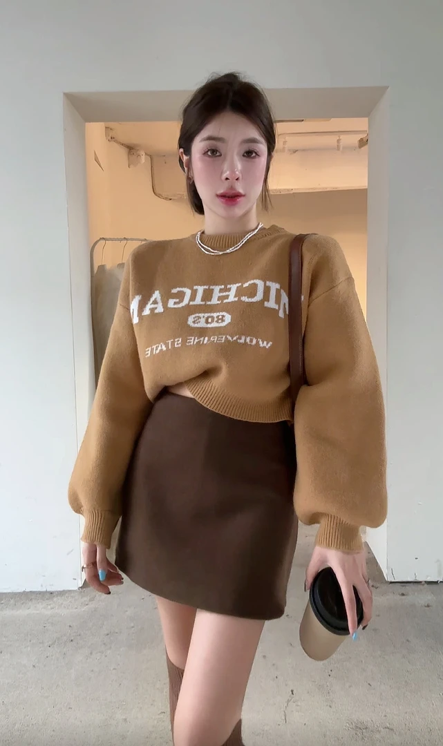 【HuiHui】韩国东大门时尚宽松字母提花长袖短针织毛衣（A1388)