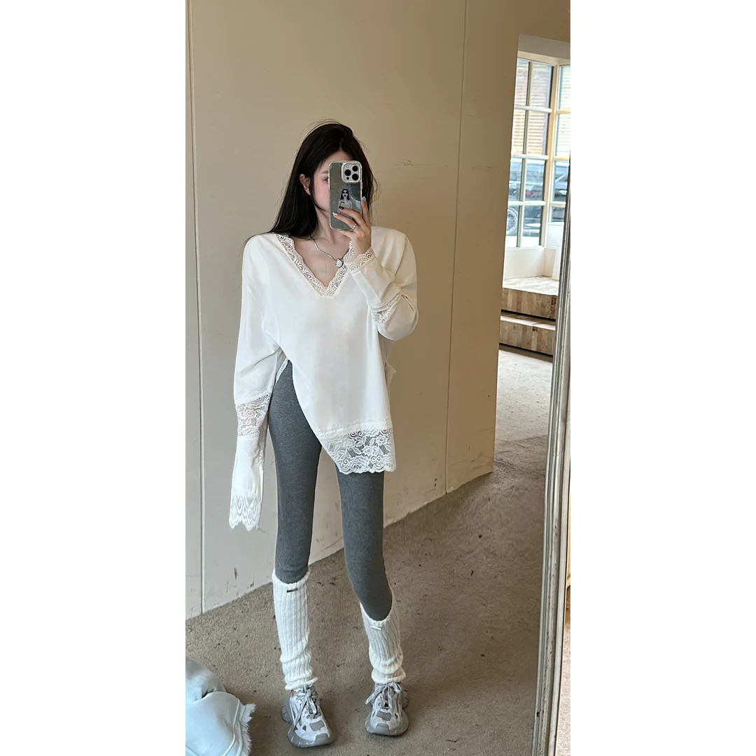 【HuiHui】韩国东大门新款蕾丝拼接V领t恤 加绒（A1225)