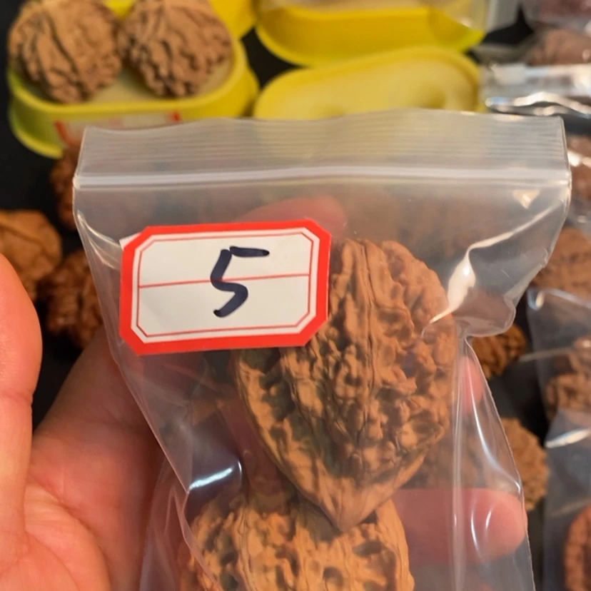 【闪购商品】木质核雕哑*咪