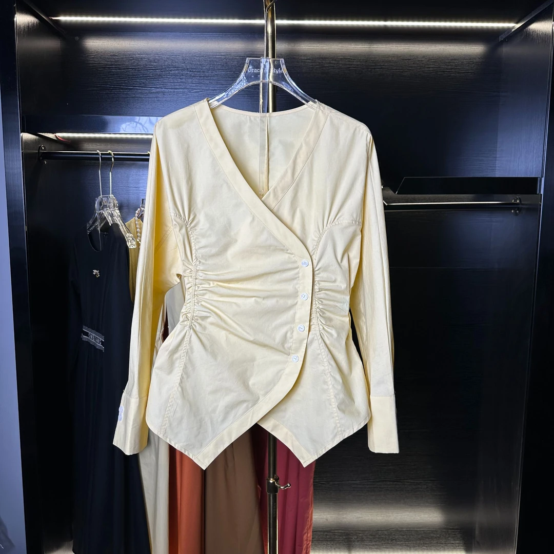 2025年初秋新款时尚轻奢原创设计师款衬衫气质收腰修身女士设计感