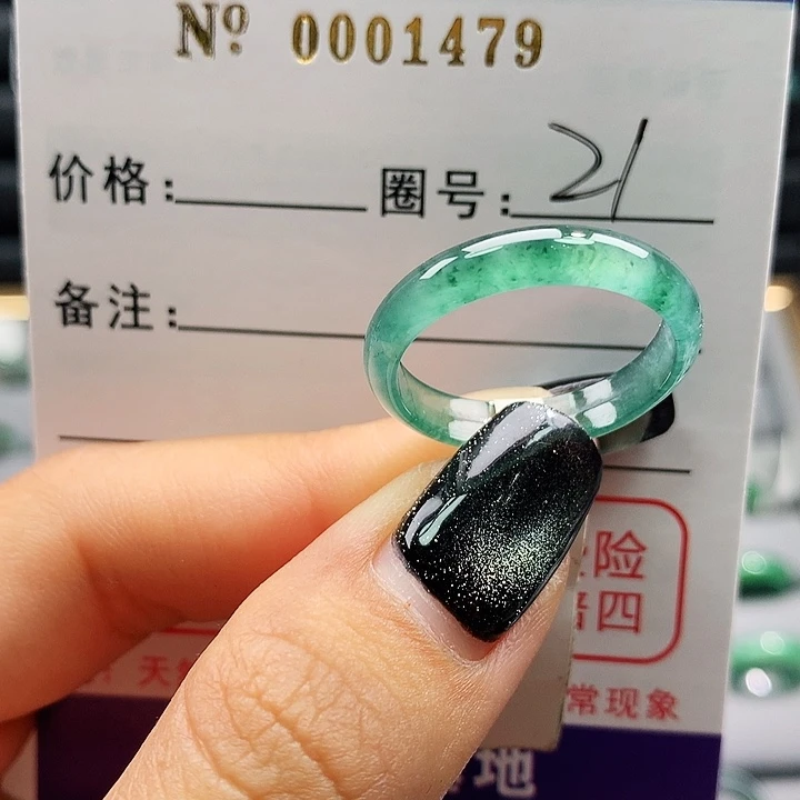 翡翠颈饰未镶嵌厶*丫卡牌